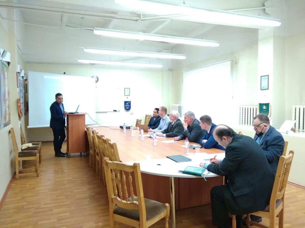 Отабек Мухамедкулов отвечает на вопросы экзаменационной комиссии
